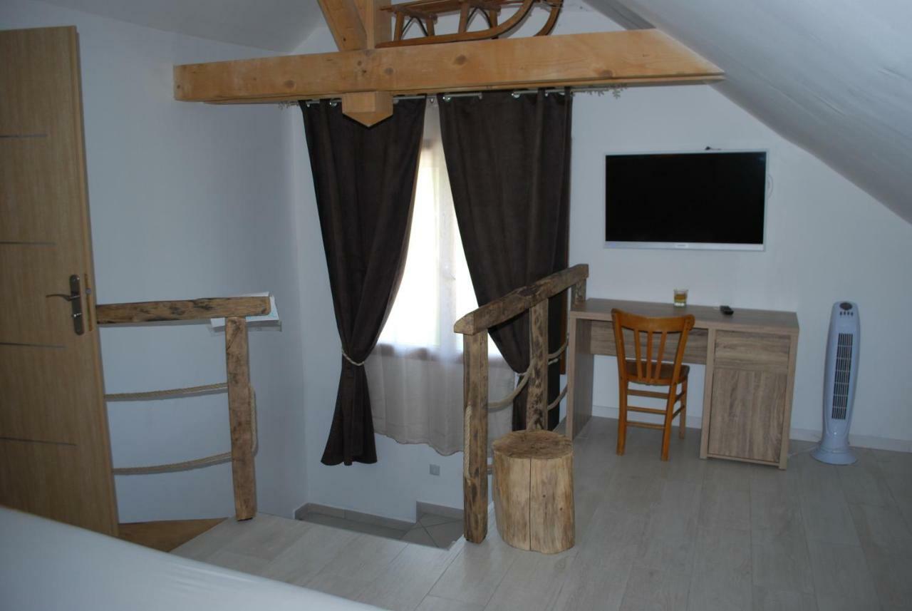 La Ferme De Coron Bed and Breakfast Belley Εξωτερικό φωτογραφία